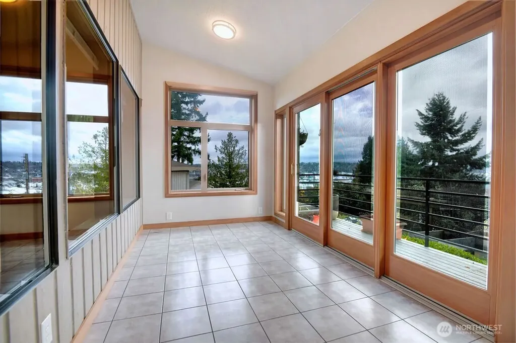 4322 29th Avenue W Seattle WA 98199