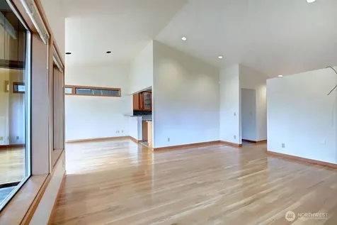 4322 29th Avenue W Seattle WA 98199