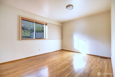 4322 29th Avenue W Seattle WA 98199