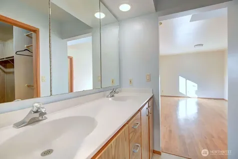 4322 29th Avenue W Seattle WA 98199
