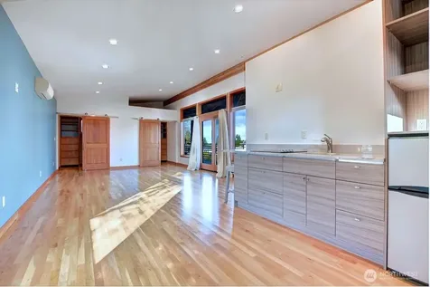 4322 29th Avenue W Seattle WA 98199