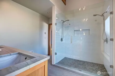 4322 29th Avenue W Seattle WA 98199
