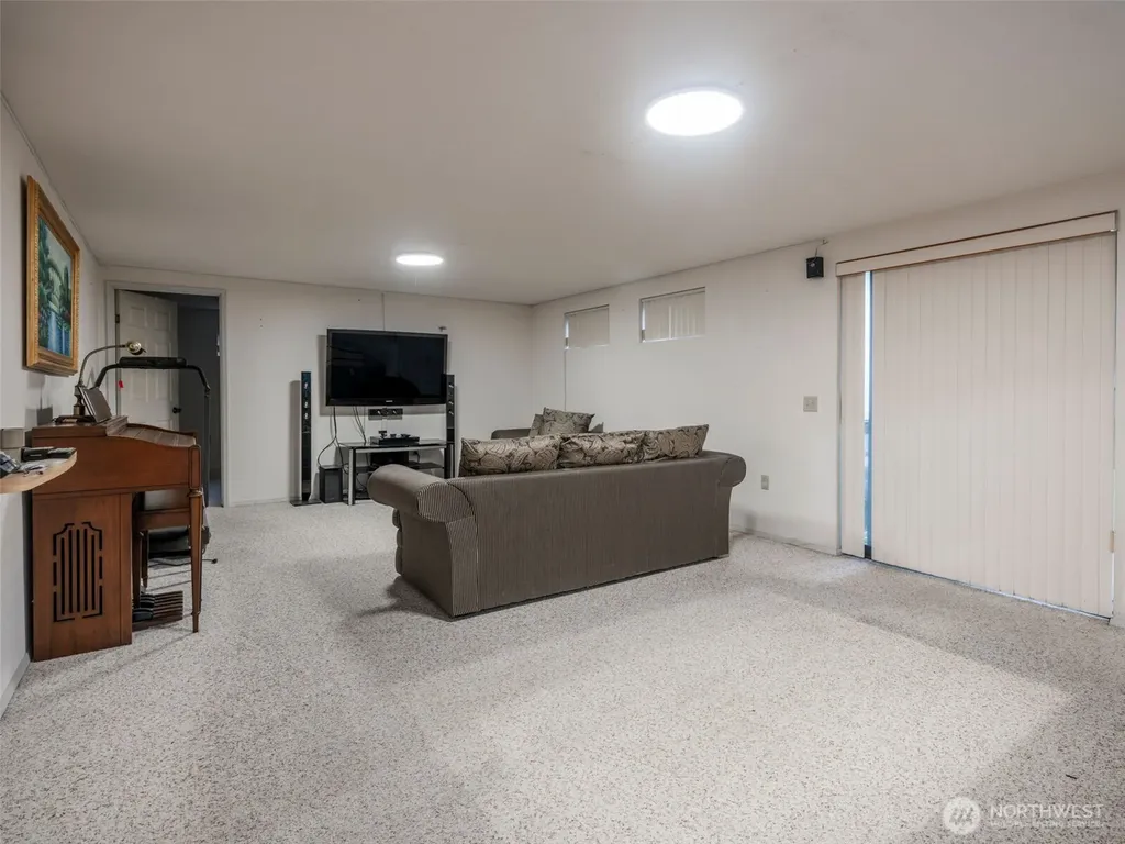 928 N 98th Street Seattle WA 98103