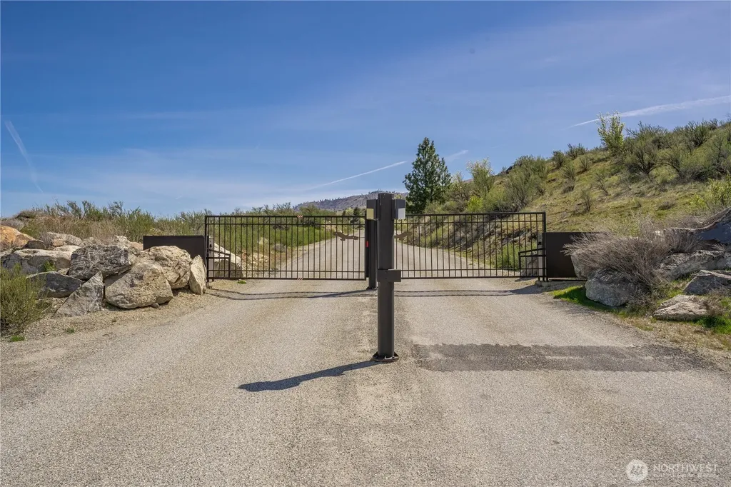 295 Hawks Ridge Road Chelan WA 98816