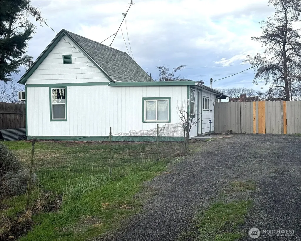1212 W Moore Street Walla Walla WA 99362