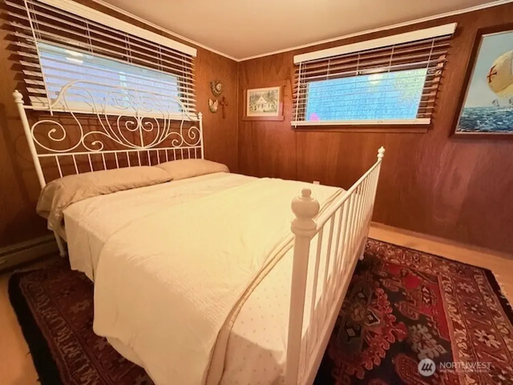 27728 Manzanita Beach Rd SW Vashon WA 98070
