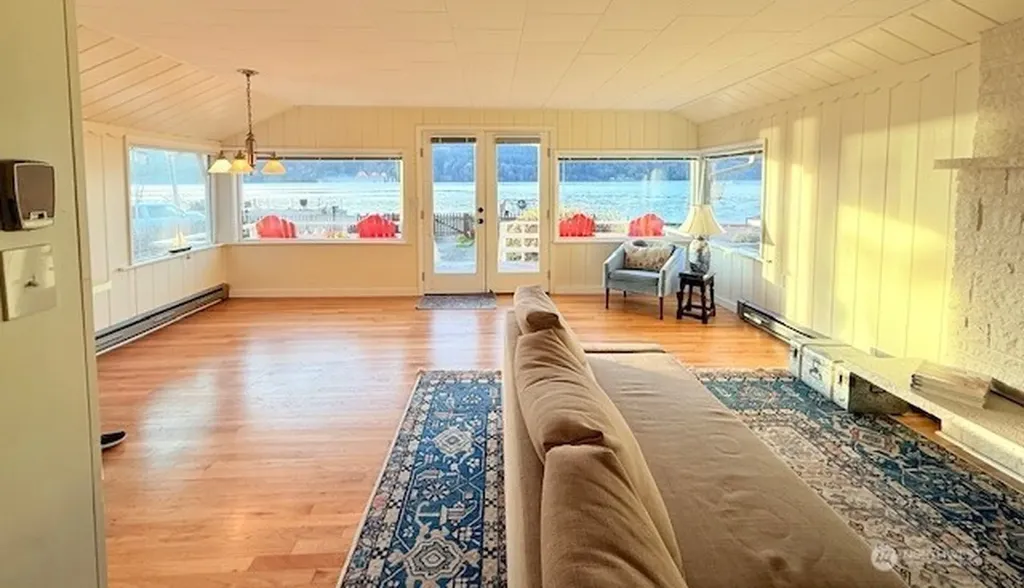 27728 Manzanita Beach Rd SW Vashon WA 98070