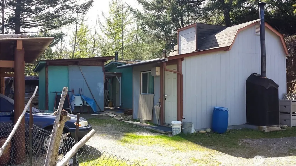 32241 N Highway 101 Lilliwaup WA 98555