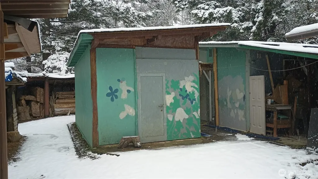 32241 N Highway 101 Lilliwaup WA 98555