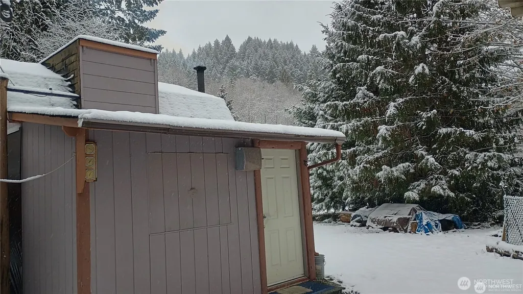 32241 N Highway 101 Lilliwaup WA 98555
