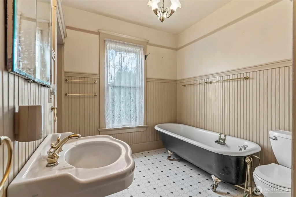 1110 D Street Vader WA 98593