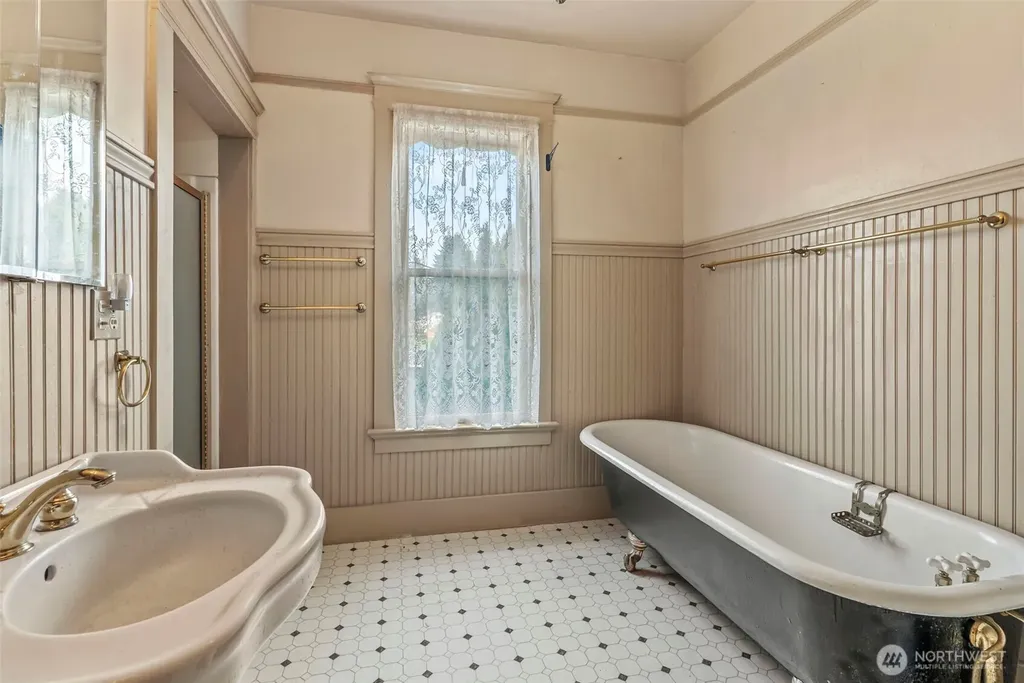 1110 D Street Vader WA 98593