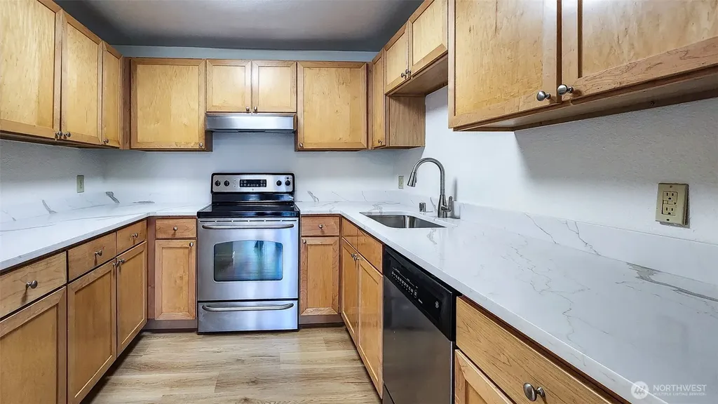 1215 S 237th Lane Des Moines WA 98198