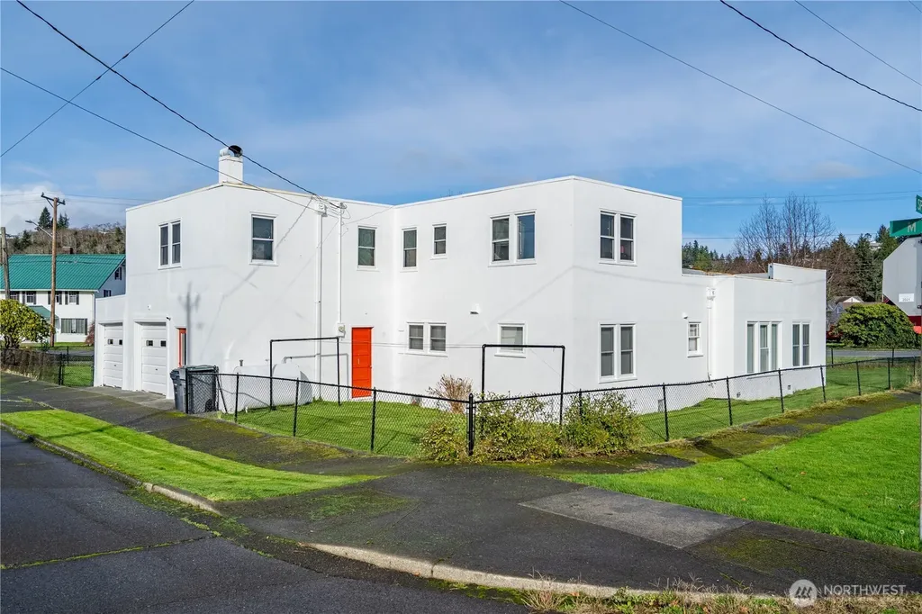 304 Emerson Avenue Hoquiam WA 98550