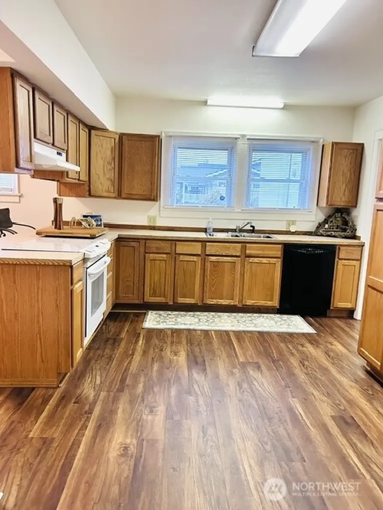 304 Emerson Avenue Hoquiam WA 98550