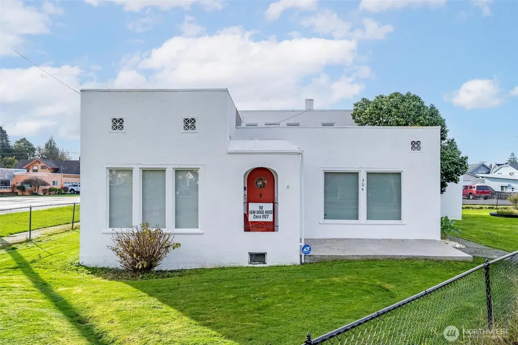 304 Emerson Avenue Hoquiam WA 98550