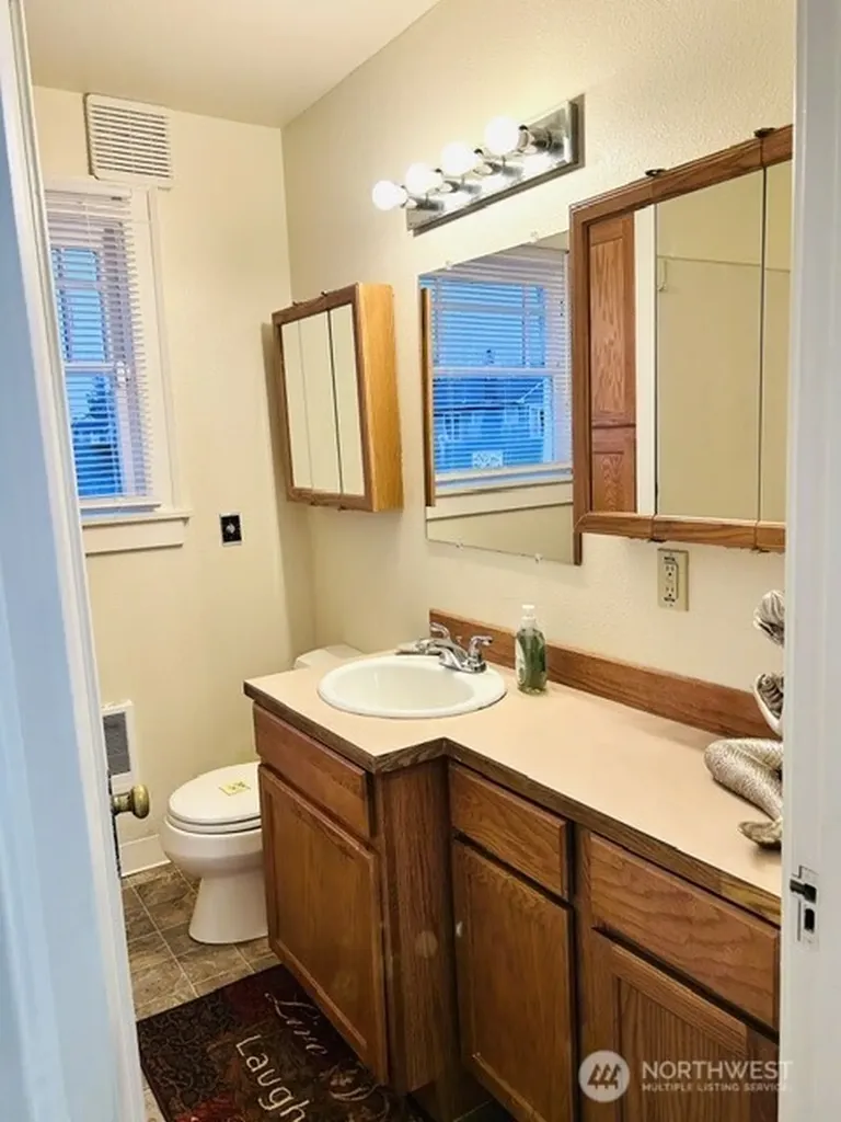 304 Emerson Avenue Hoquiam WA 98550