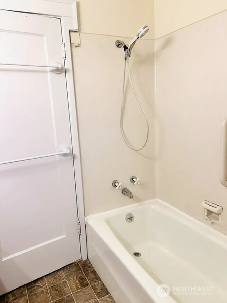 304 Emerson Avenue Hoquiam WA 98550