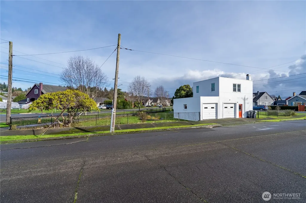 304 Emerson Avenue Hoquiam WA 98550