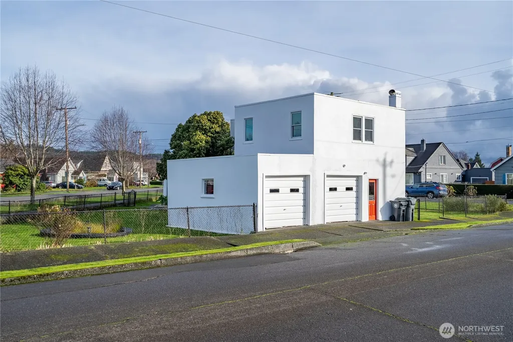 304 Emerson Avenue Hoquiam WA 98550