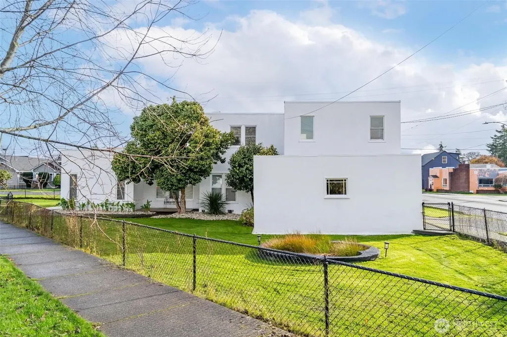 304 Emerson Avenue Hoquiam WA 98550