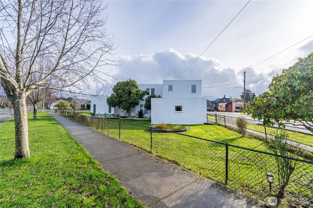 304 Emerson Avenue Hoquiam WA 98550