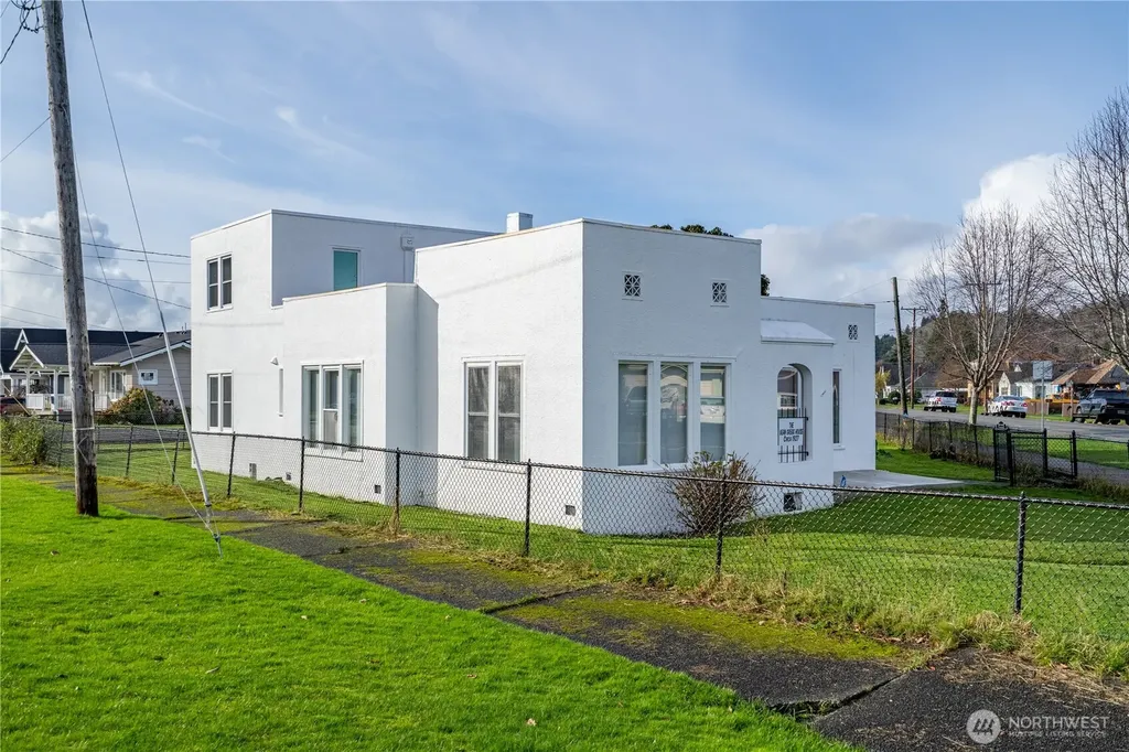 304 Emerson Avenue Hoquiam WA 98550