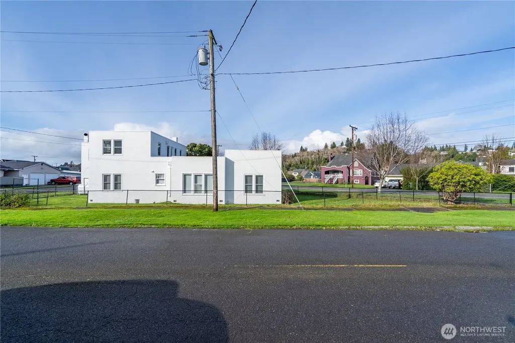304 Emerson Avenue Hoquiam WA 98550