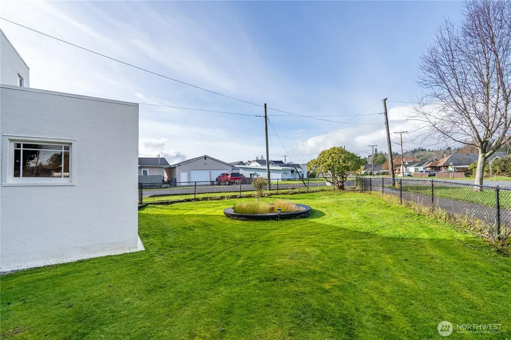 304 Emerson Avenue Hoquiam WA 98550