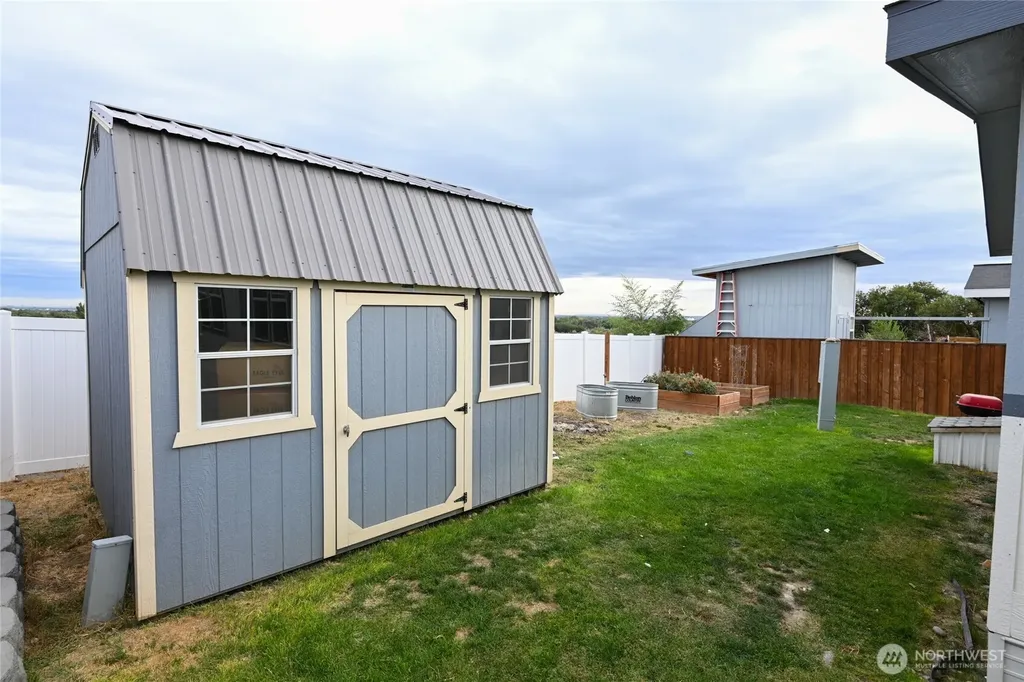 200802 E Game Farm #52 Road Kennewick WA 99337