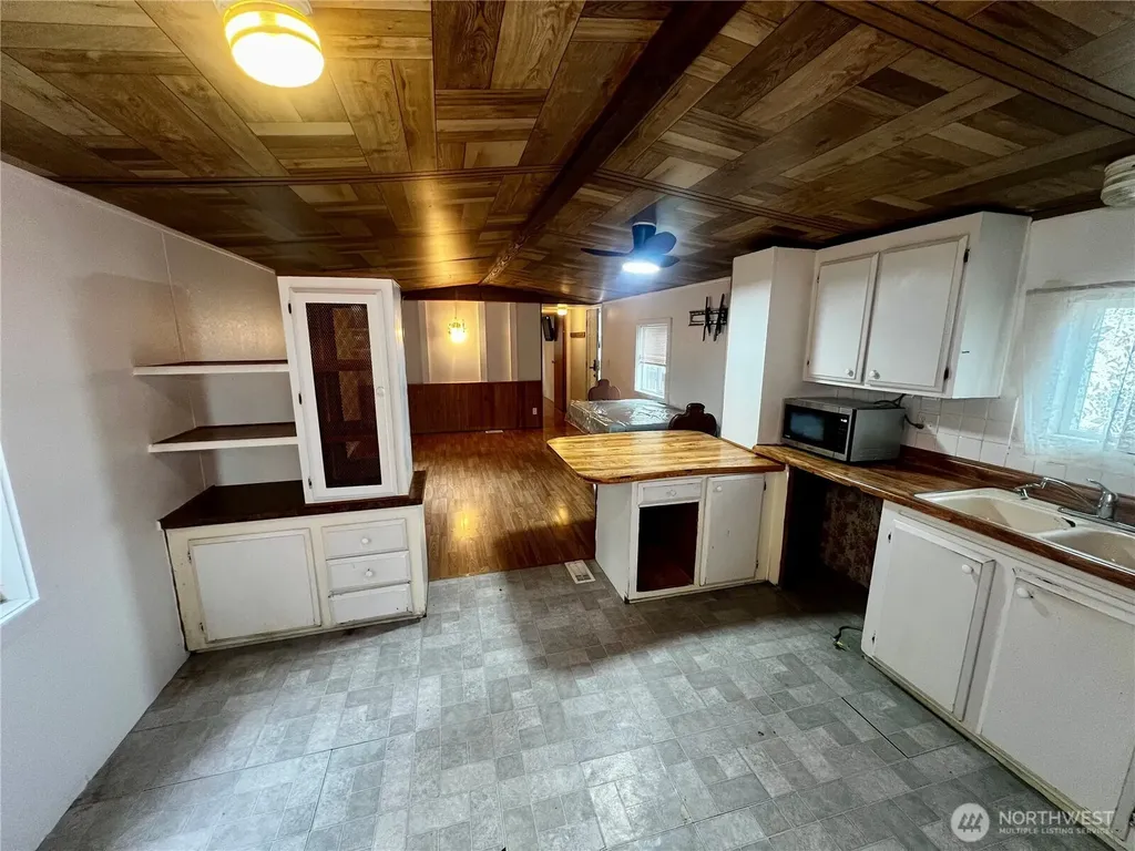 6421 161st St Ct E Puyallup WA 98375