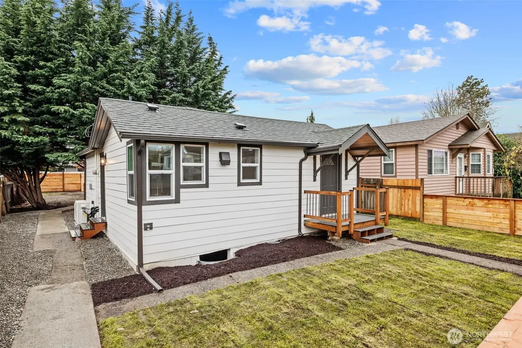 1521 N 3rd Street Renton WA 98057
