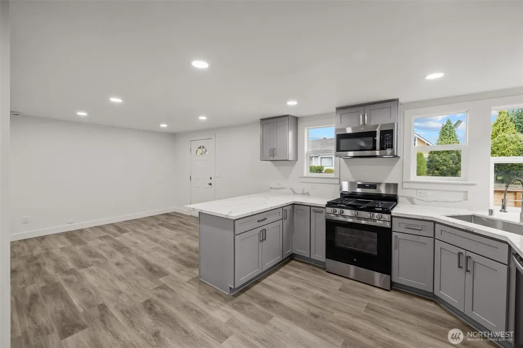 1521 N 3rd Street Renton WA 98057
