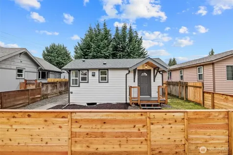 1521 N 3rd Street Renton WA 98057