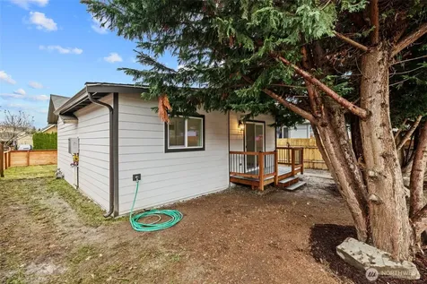 1521 N 3rd Street Renton WA 98057