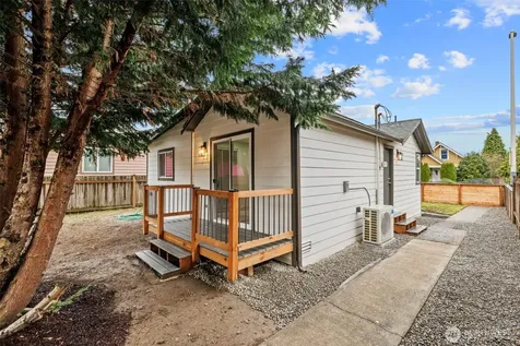 1521 N 3rd Street Renton WA 98057