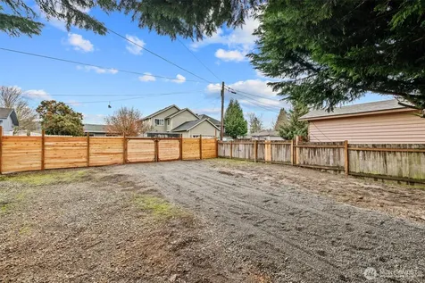 1521 N 3rd Street Renton WA 98057