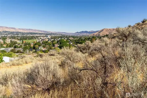 1 Skyline Drive Wenatchee WA 98801