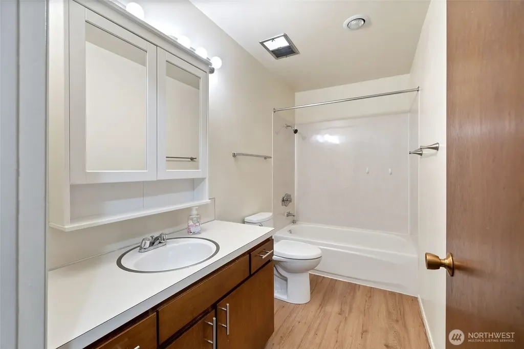 8516 196th Street SW Edmonds WA 98026