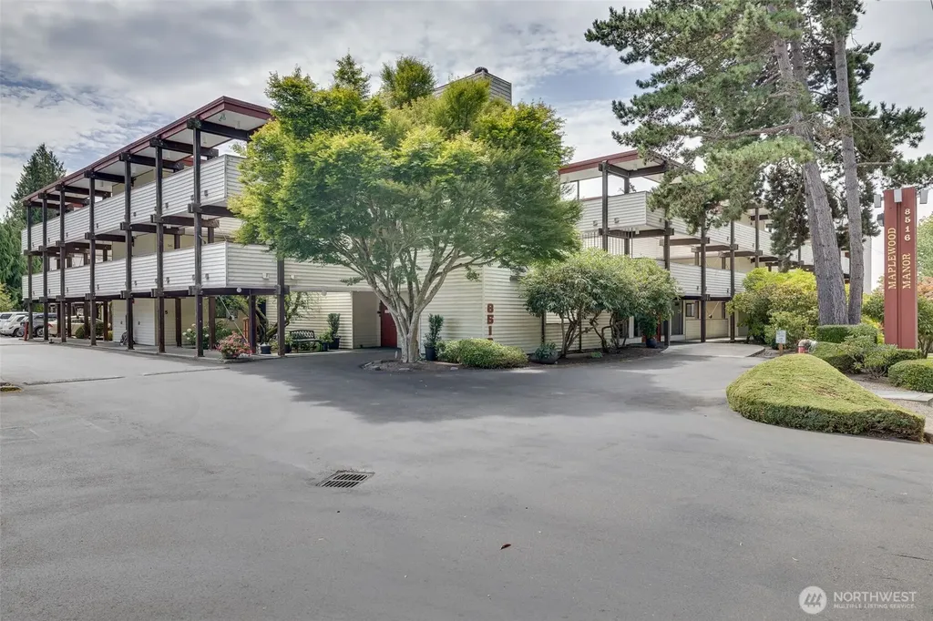 8516 196th Street SW Edmonds WA 98026