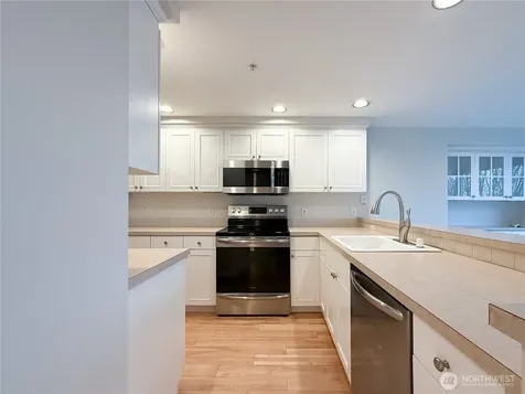 2334 Thorndyke Ave W Seattle WA 98199