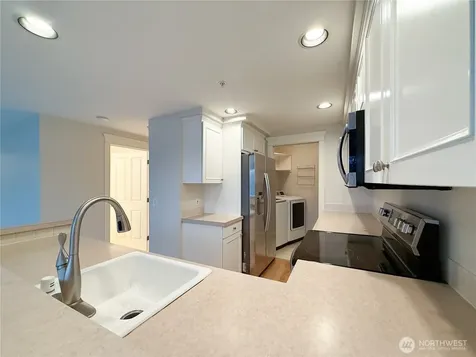 2334 Thorndyke Ave W Seattle WA 98199