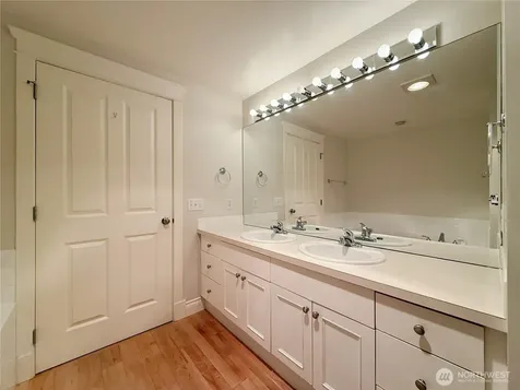 2334 Thorndyke Ave W Seattle WA 98199