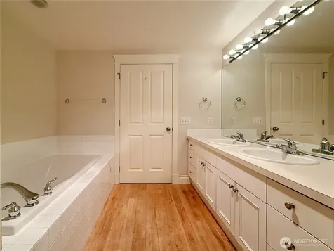 2334 Thorndyke Ave W Seattle WA 98199