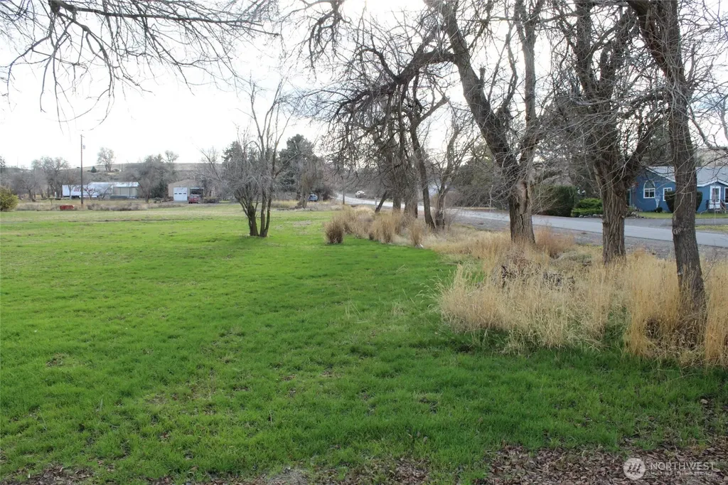 313 E Main Lind WA 99341
