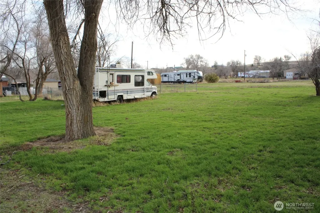 313 E Main Lind WA 99341