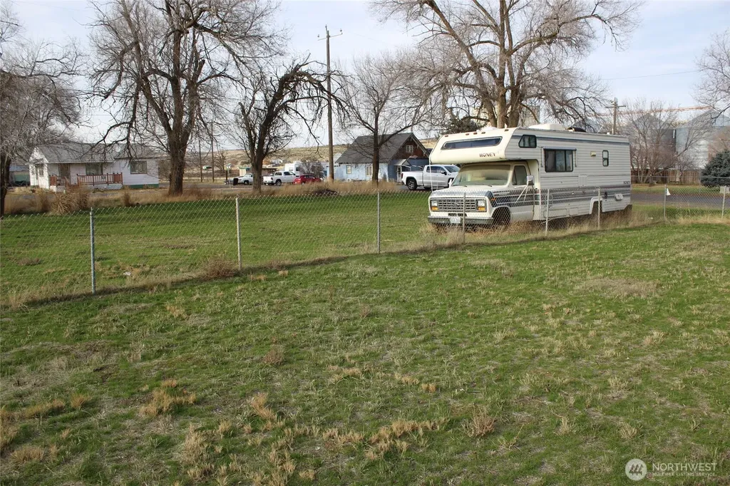 313 E Main Lind WA 99341