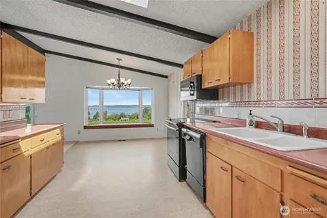 204 SW 298th Place Federal Way WA 98023