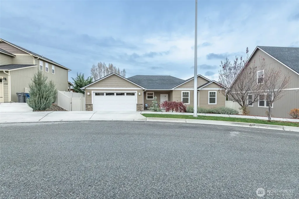 1738 Skylar Court Wenatchee WA 98801