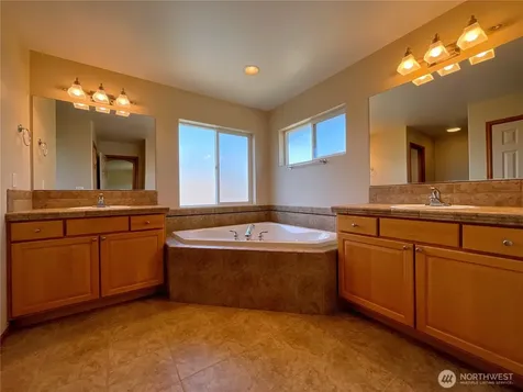 1118 S 36th Street Renton WA 98055